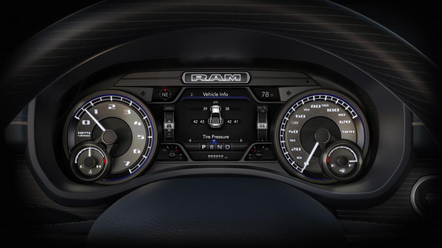 Панель приборов Ram 5500 Limited Double Cab Chassis 2019 года  (фото 2 из 5)